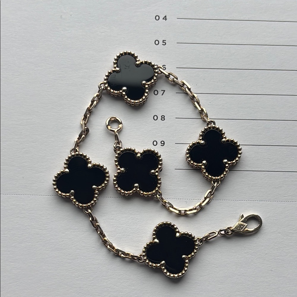 Van Cleef & Arpels 5 motif onyx Alhambra bracelet